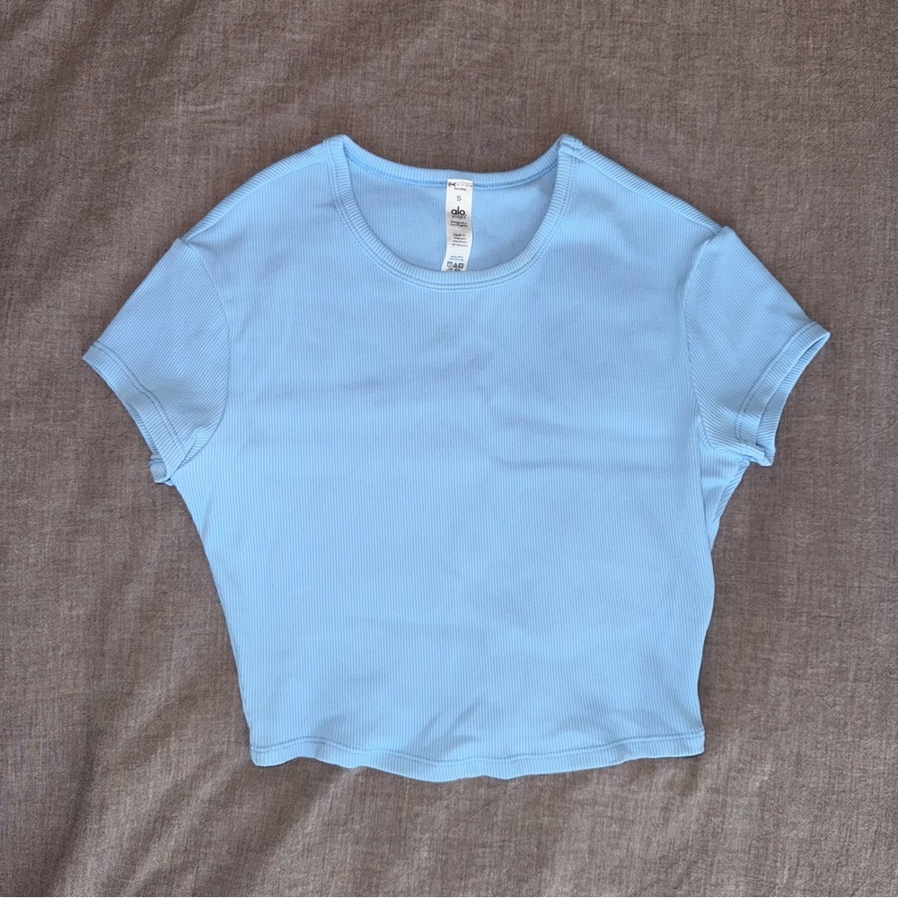 Alo Yoga Ribbed Short Sleeve Crop Top – Blue Skies S 🩵 Rare Color - Picture 2 of 6